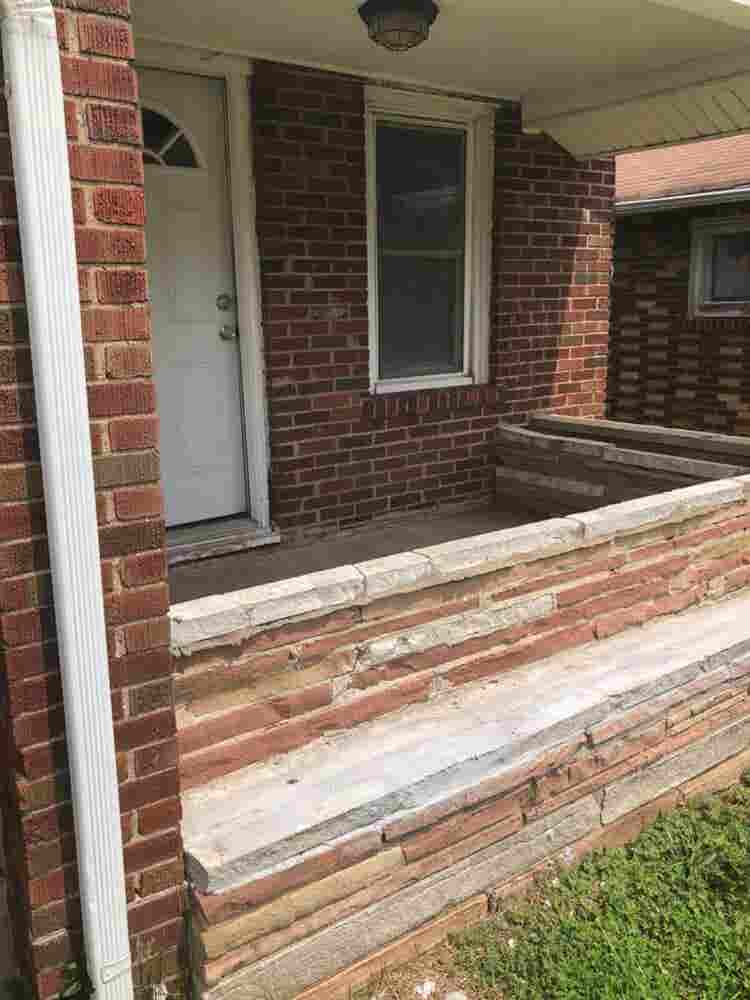 Adorable 2beds 
Home with Upgrades