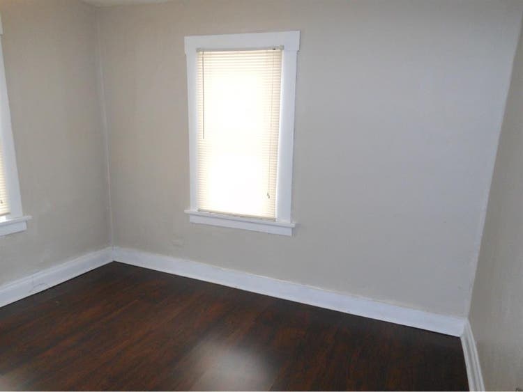 Adorable 2beds
Home with Upgrades