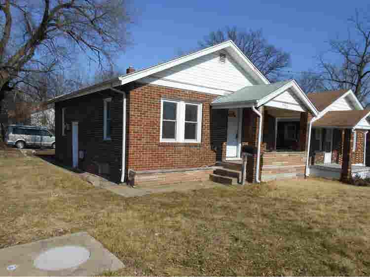 Adorable 2beds 
Home with Upgrades