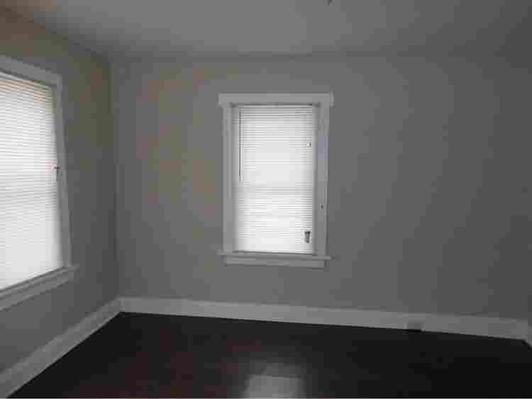 Adorable 2beds 
Home with Upgrades