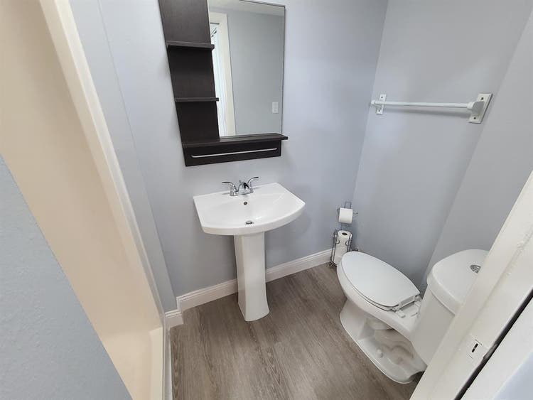 LARGE Room with PRIVATE BATH