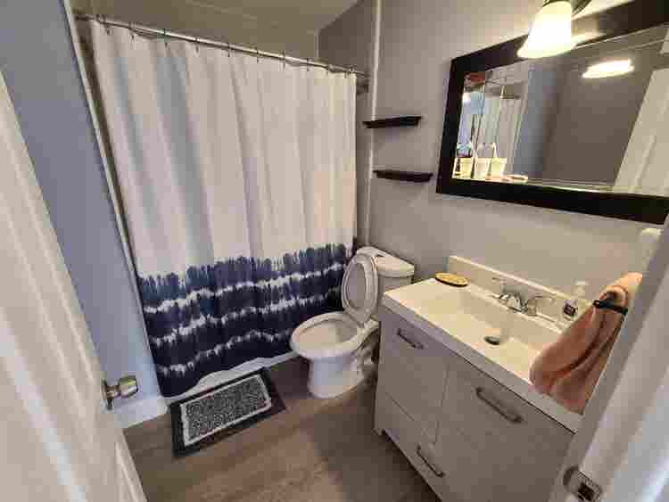 LARGE Room with Shared Bath