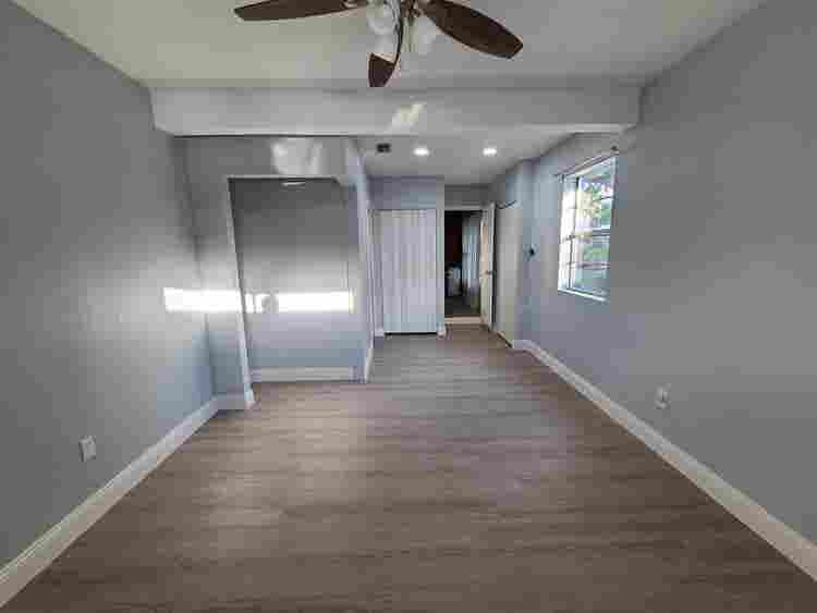 LARGE Room with PRIVATE BATH