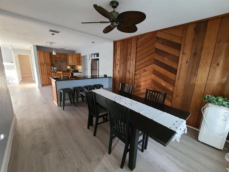 LARGE Room with PRIVATE BATH