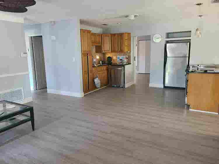 LARGE Room with PRIVATE BATH