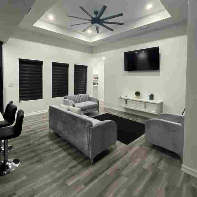Looking for 2 roommates!