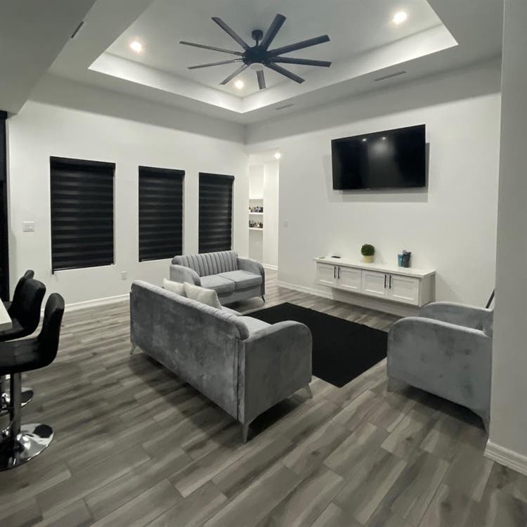 Looking for 2 roommates!