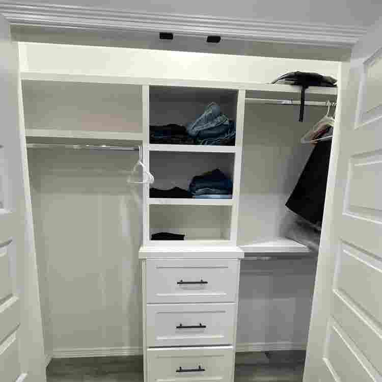 Looking for 2 roommates!