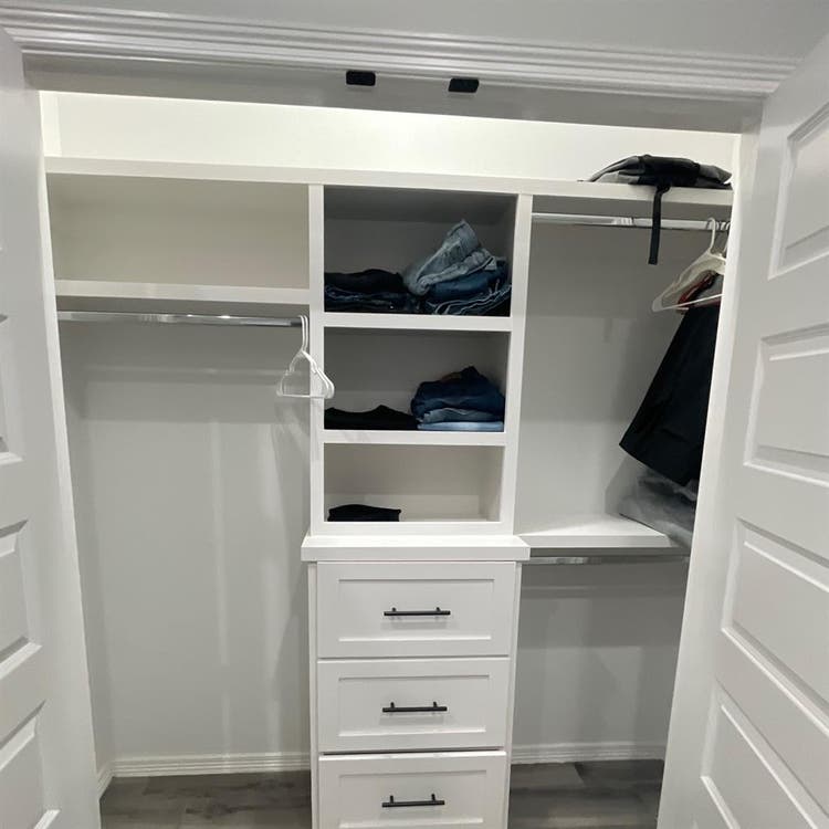 Looking for 2 roommates!