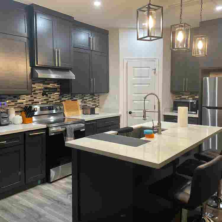 Looking for 2 roommates!