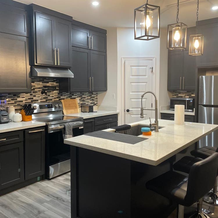 Looking for 2 roommates!