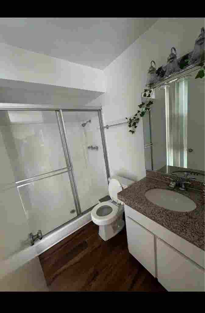 ROOM FOR RENT – Mariners Village