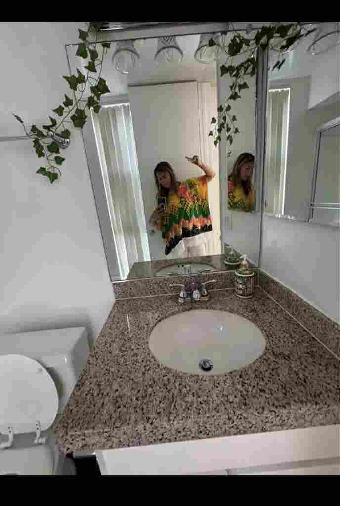 ROOM FOR RENT – Mariners Village
