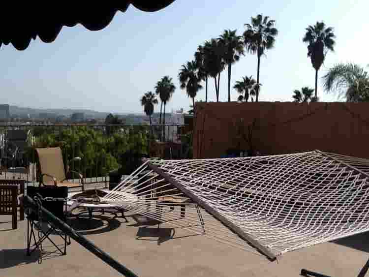 One bedroom in Hollywood view apt