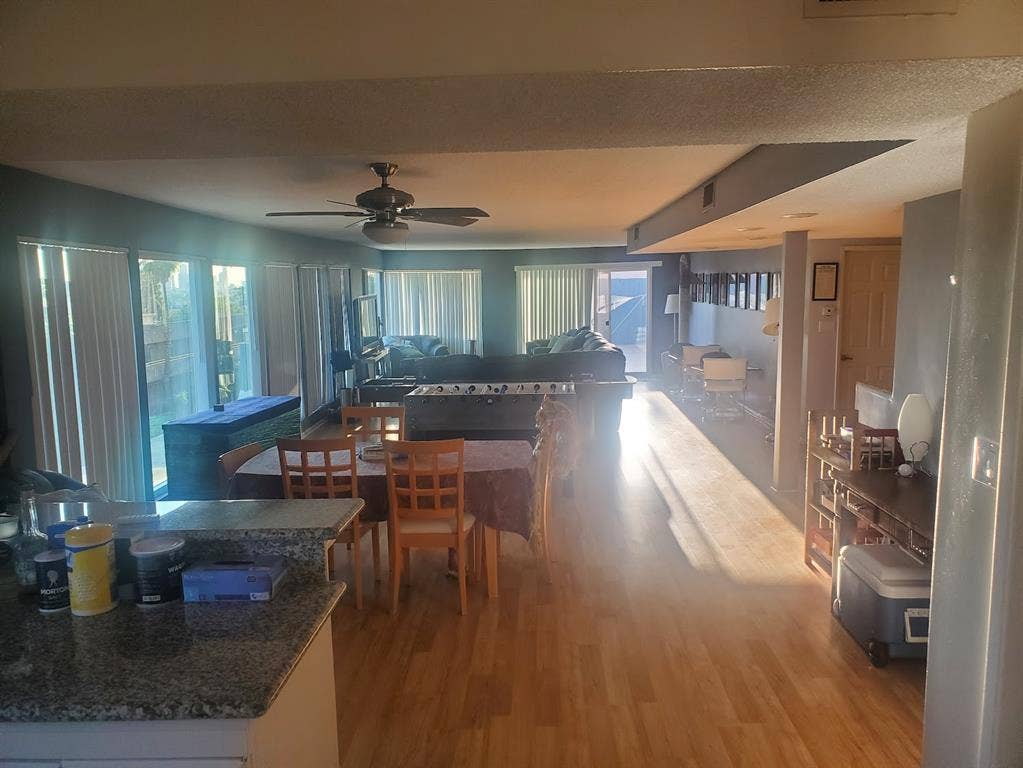 One bedroom in Hollywood view apt