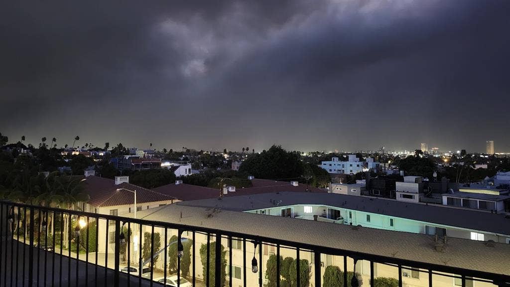 One bedroom in Hollywood view apt