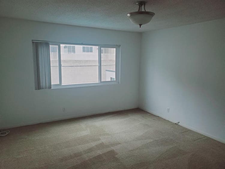One bedroom in Hollywood view apt