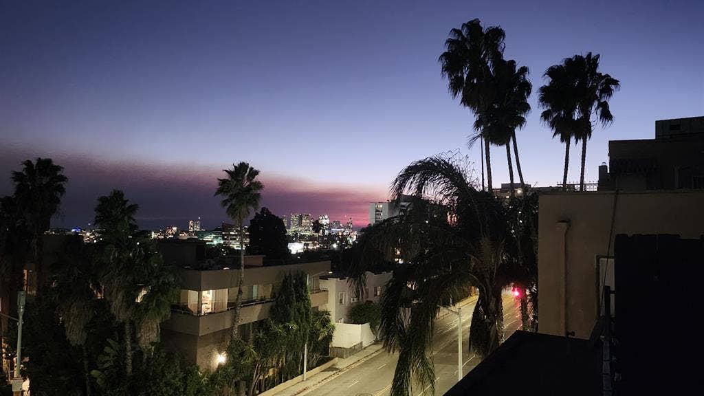 One bedroom in Hollywood view apt