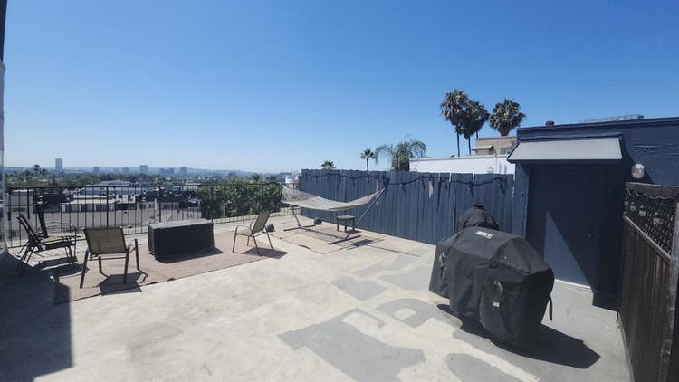 One bedroom in Hollywood view apt