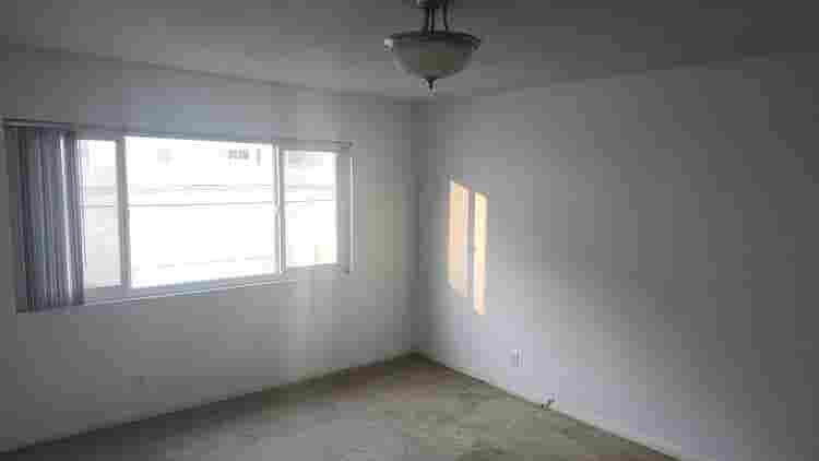 One bedroom in Hollywood view apt