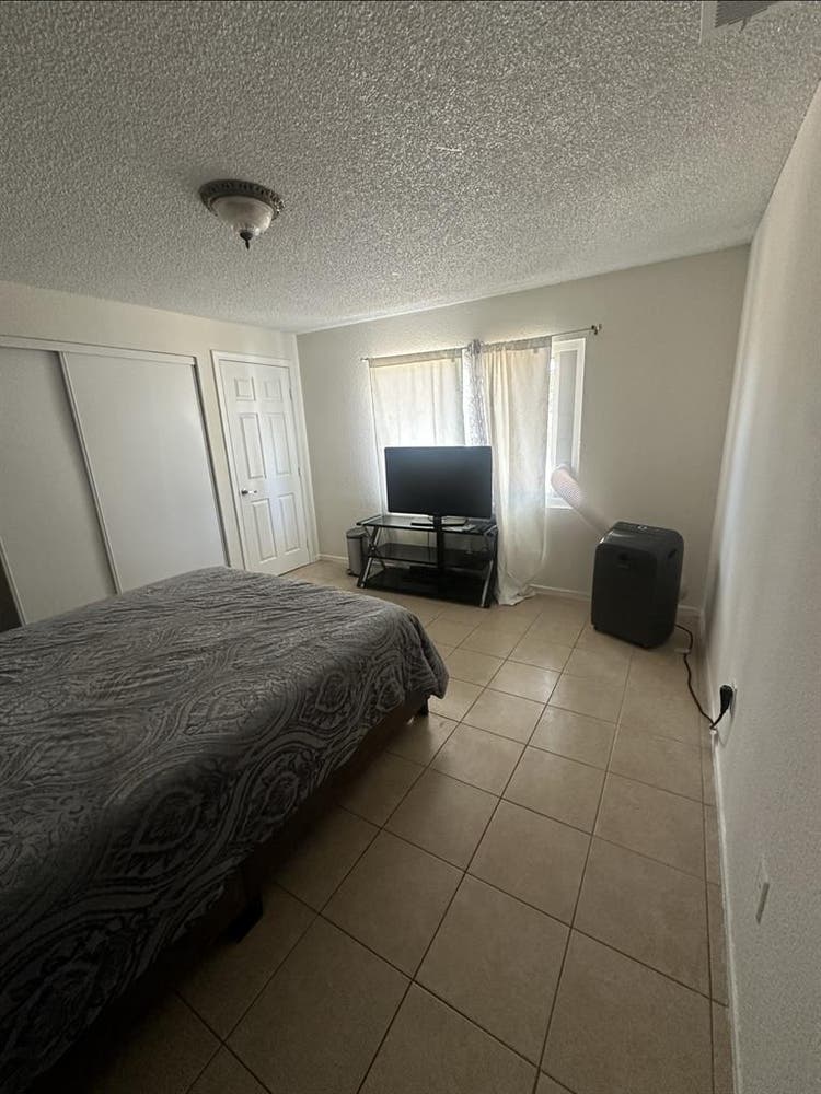 Room for rent Hesperia