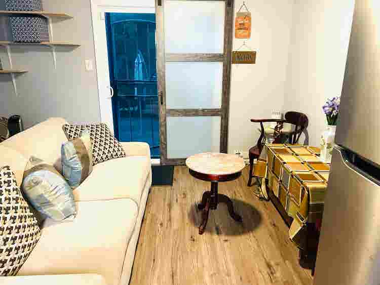 Studio ( private bath, living room)
