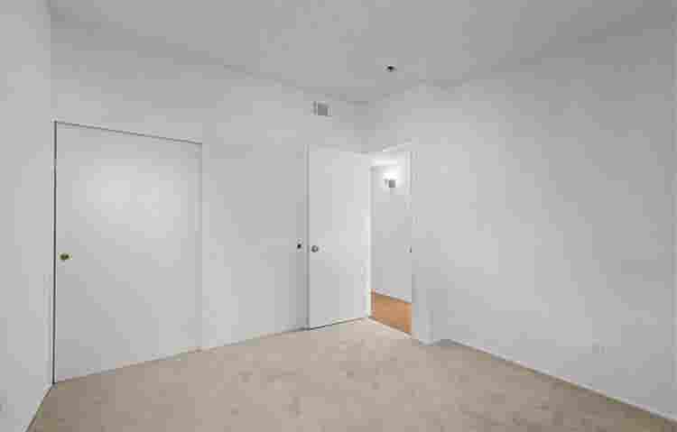 $ 
Roommate for Gardena 
House