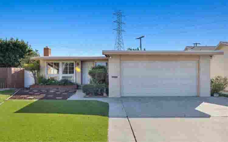 $ 
Roommate for Gardena 
House