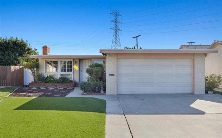 $
Roommate for Gardena
House