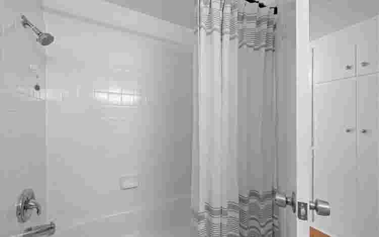 $ 
Roommate for Gardena 
House