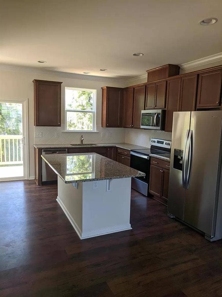 4 BR in Apex