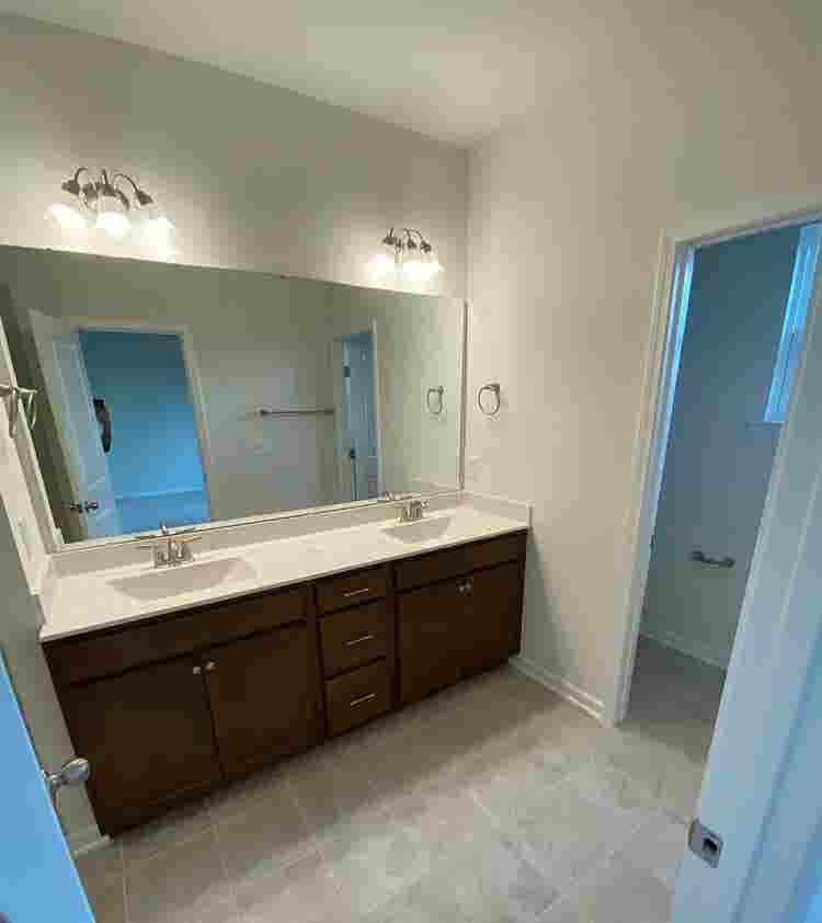 4 BR in Apex