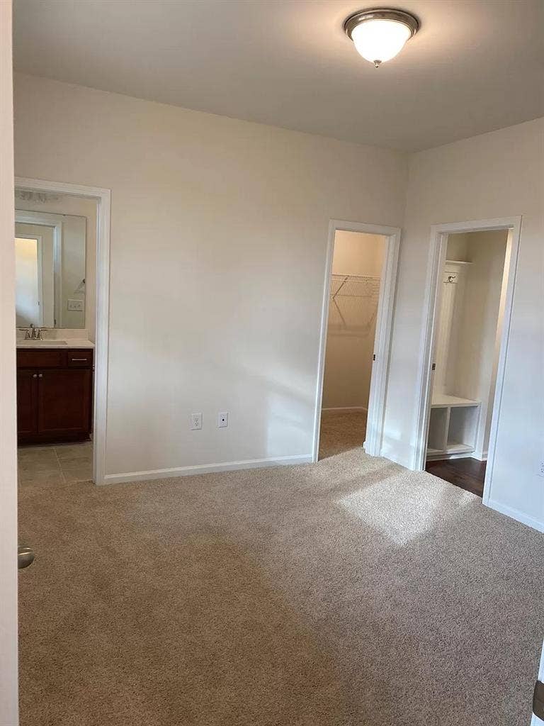 4 BR in Apex