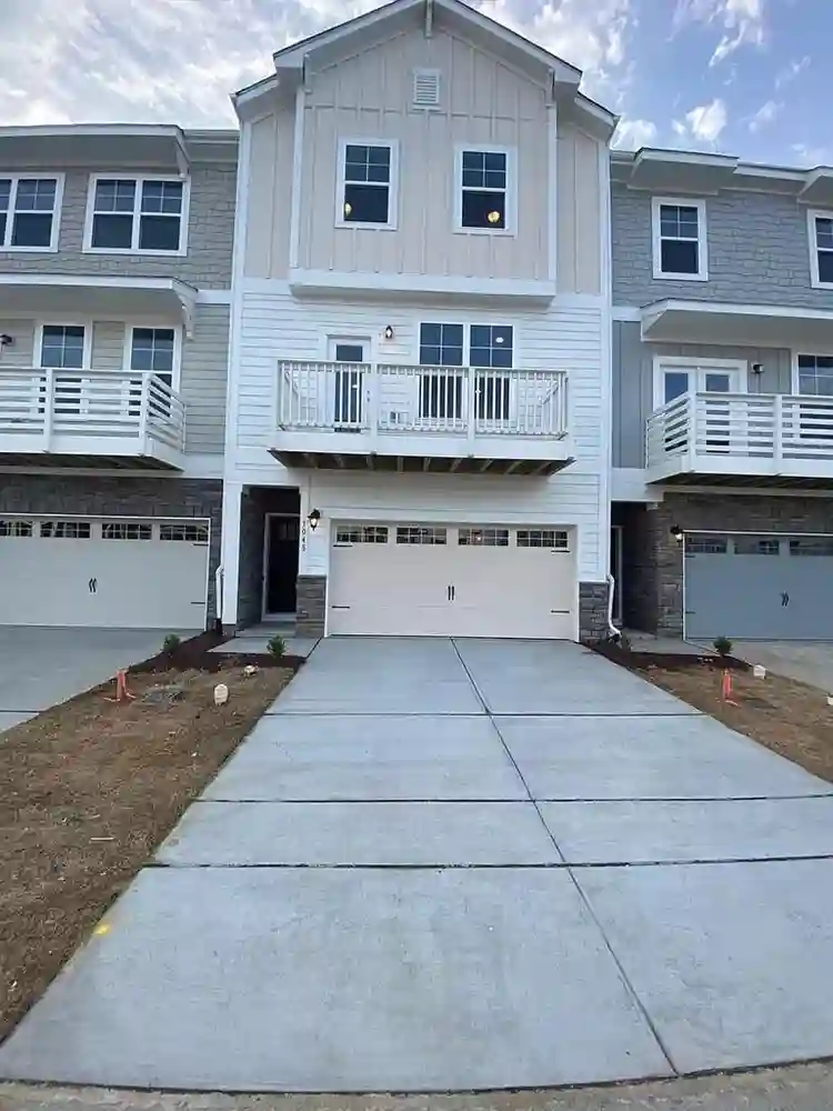 4 BR in Apex