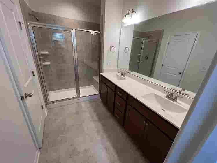 4 BR in Apex