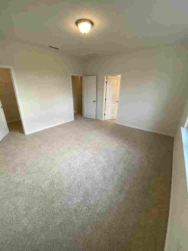 4 BR in Apex
