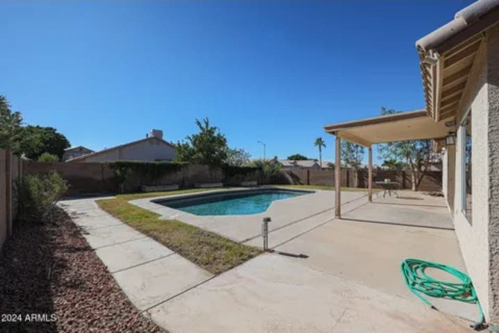 Room for Rent - Pool & Private Bath
