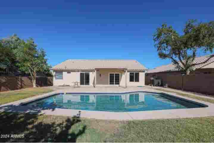 Room for Rent - Pool & Private Bath