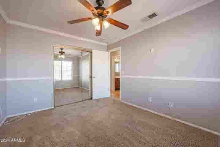 Room for Rent - Pool & Private Bath