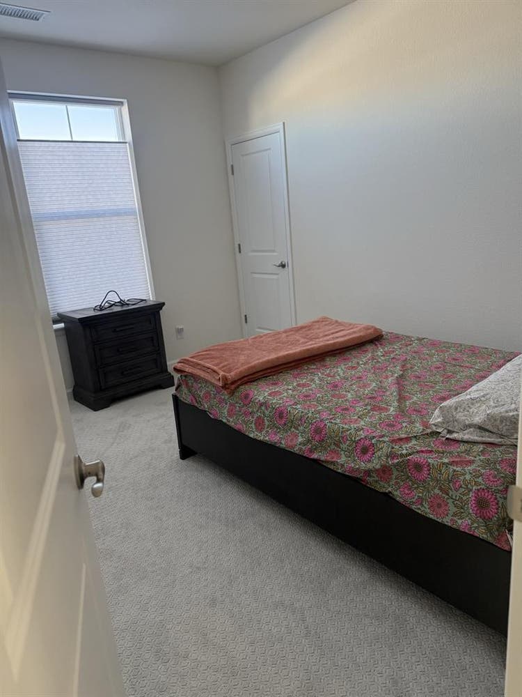 Independent room and separate bath