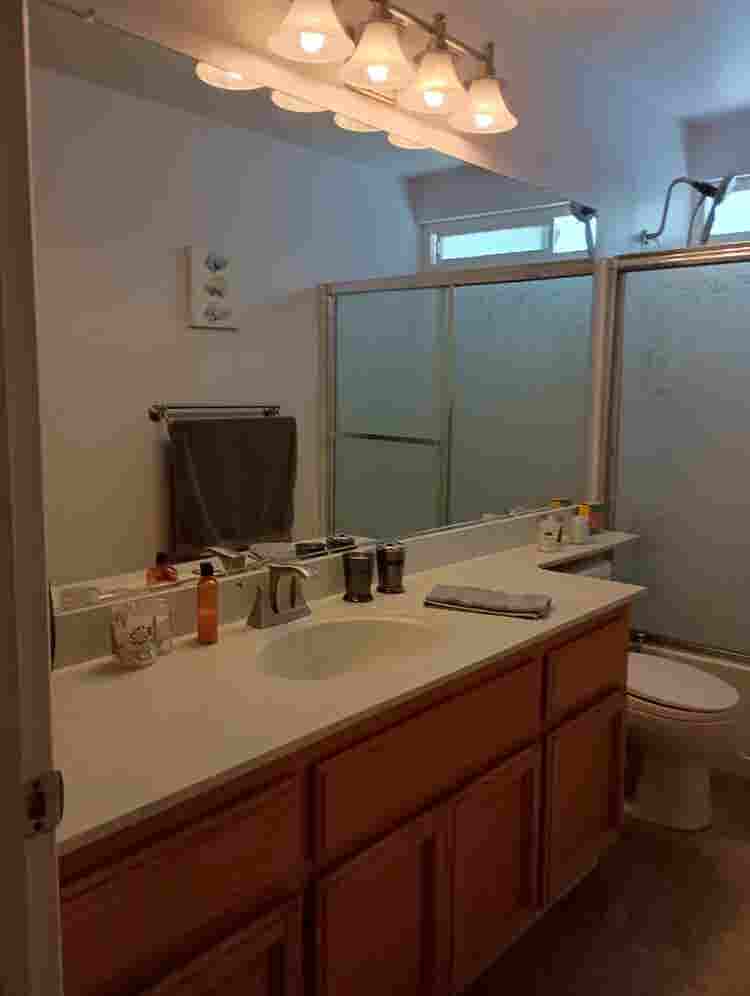 Room for rent w/shared bathroom
