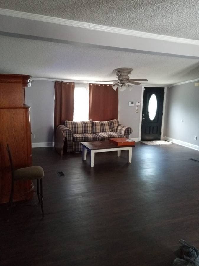 ROOMMATES WANTED