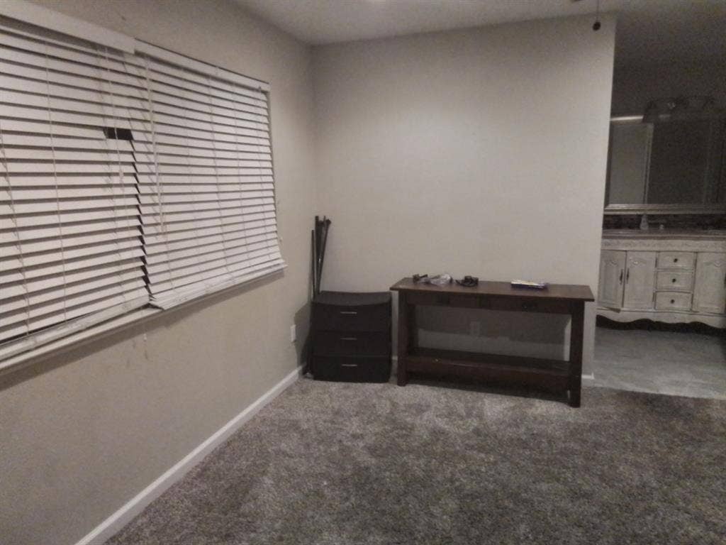 Seeking roommate that's quiet