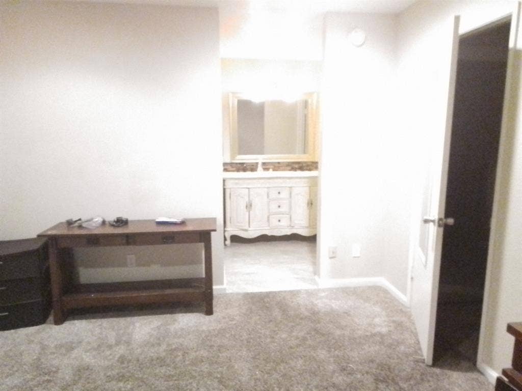 Seeking roommate that's quiet