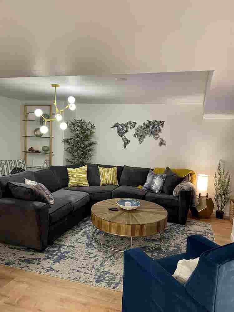 Sunny room in funky townhouse