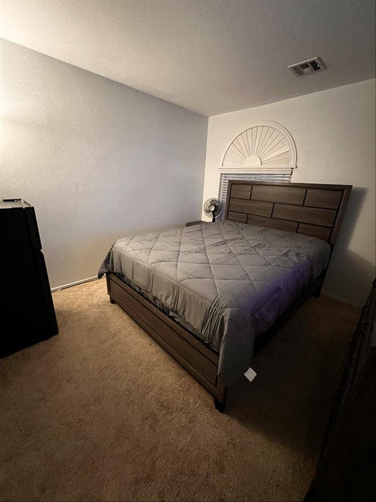 1 Bedroom with Walking Closet