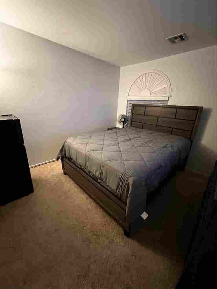 1 Bedroom with Walking Closet
