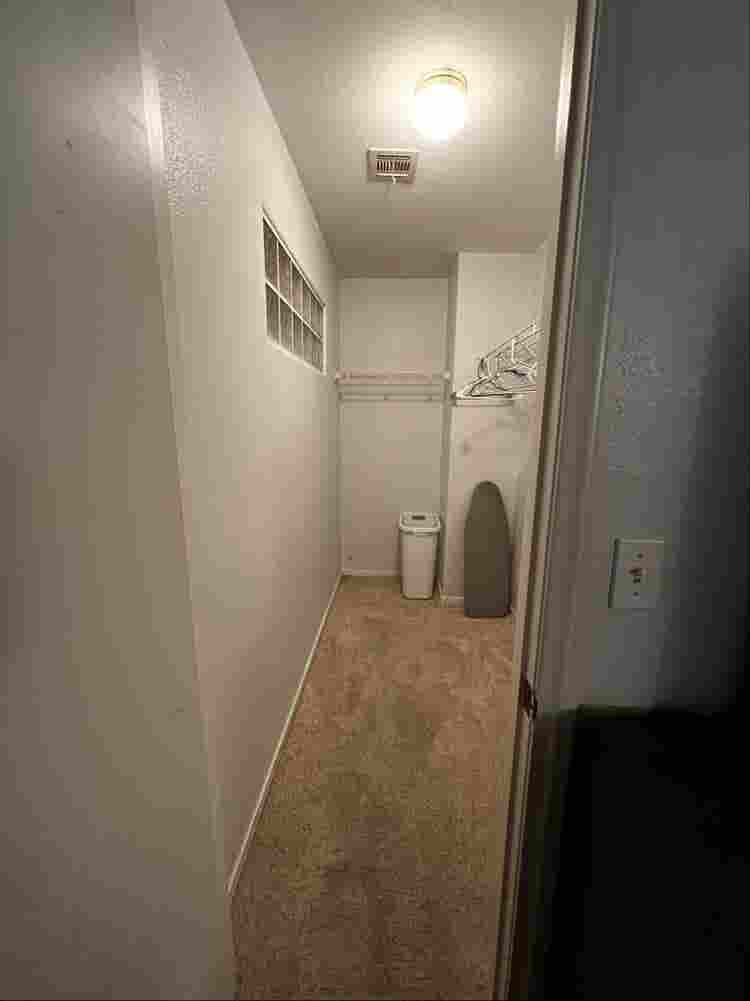 1 Bedroom with Walking Closet