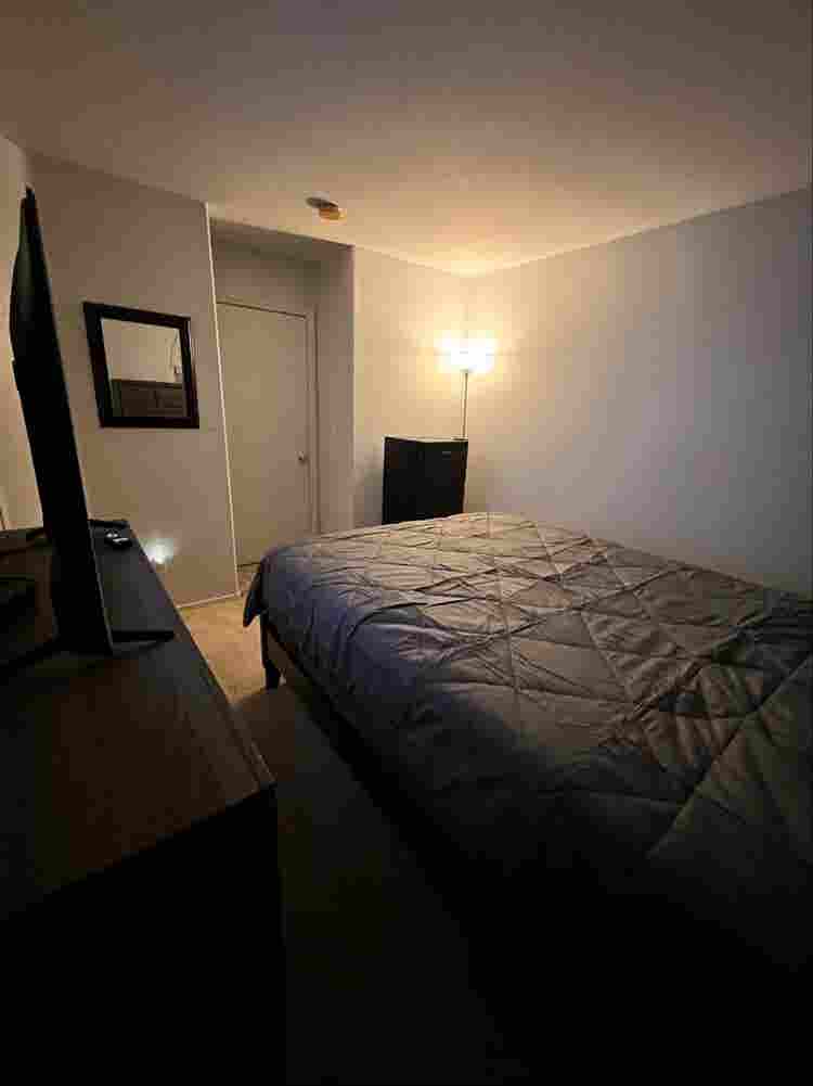 1 Bedroom with Walking Closet