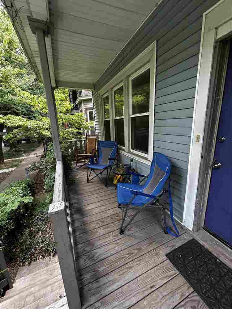 Room for Rent in Logan Squaree